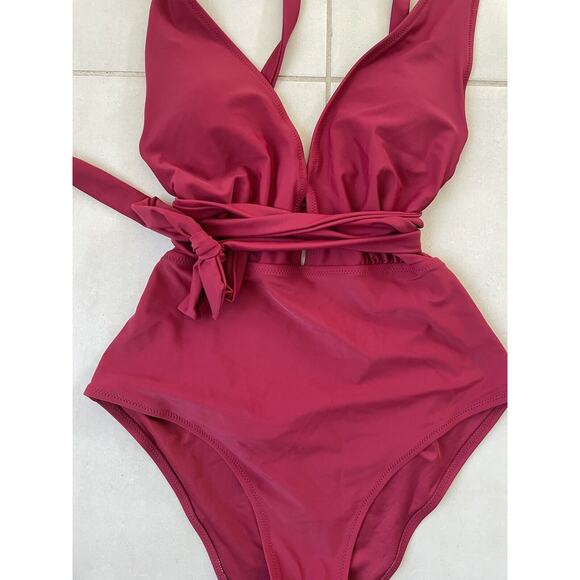 Cupshe Swim One Piece Swimsuit Halter Strappy Cranberrry - Picture 4 of 9